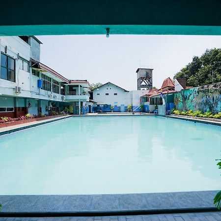 Oyo 1652 Hotel Tampiarto Probolinggo Exterior foto